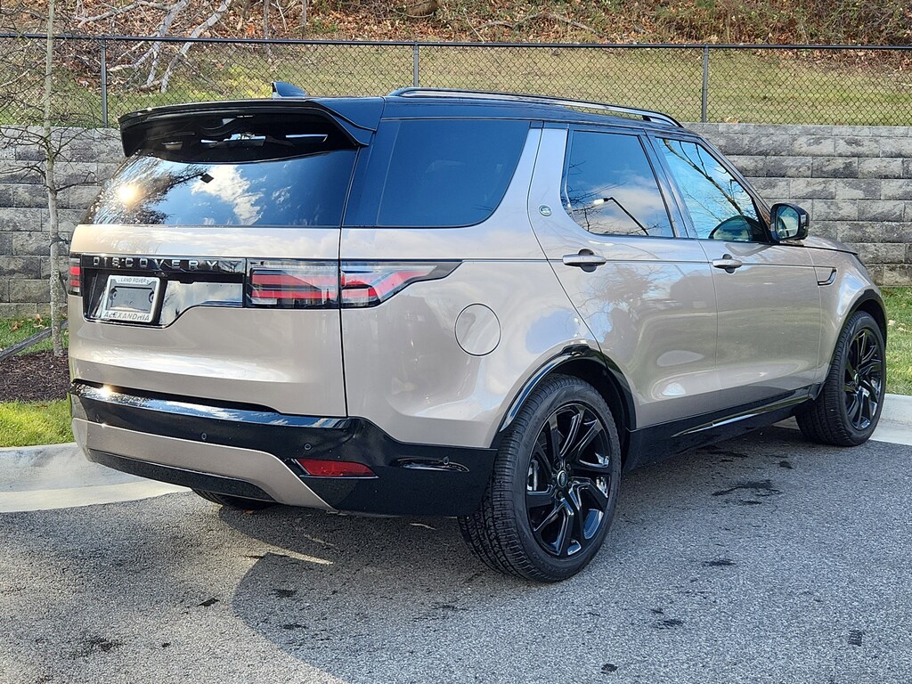 Used 2024 Land Rover Discovery P360 Dynamic SE SUV