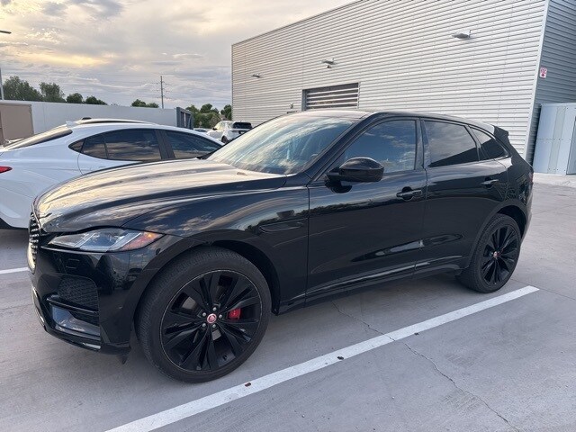 2023 Jaguar F-PACE P250 S photo 2