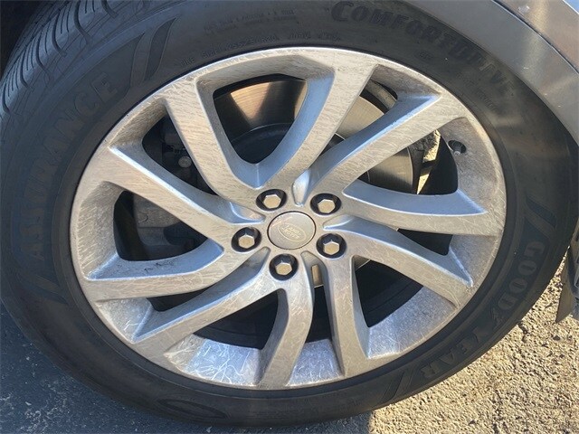 2017 Land Rover Discovery HSE photo 4