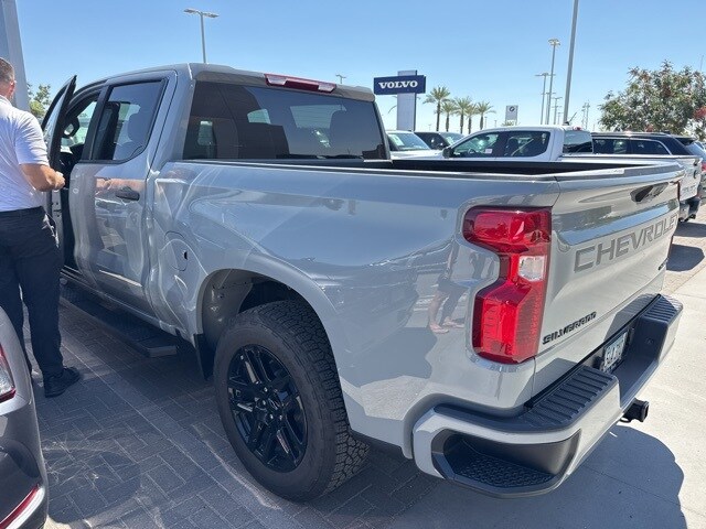 2025 Chevrolet Silverado 1500 Custom photo 4