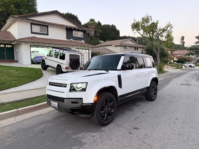 2023 Land Rover Defender X-Dynamic SE's photo