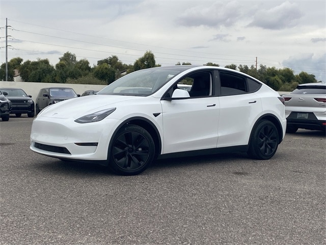2025 Tesla Model Y Long Range's photo