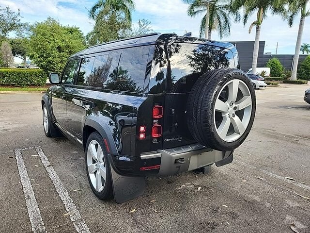 2023 Land Rover Defender 110 X-Dynamic SE photo 3