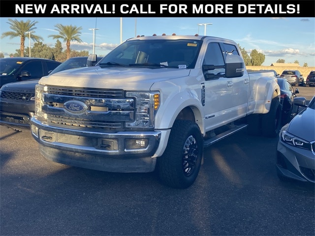 2017 Ford F-450 Super Duty Lariat's photo