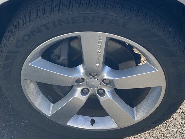 2023 Land Rover Defender 130 First Edition photo 4