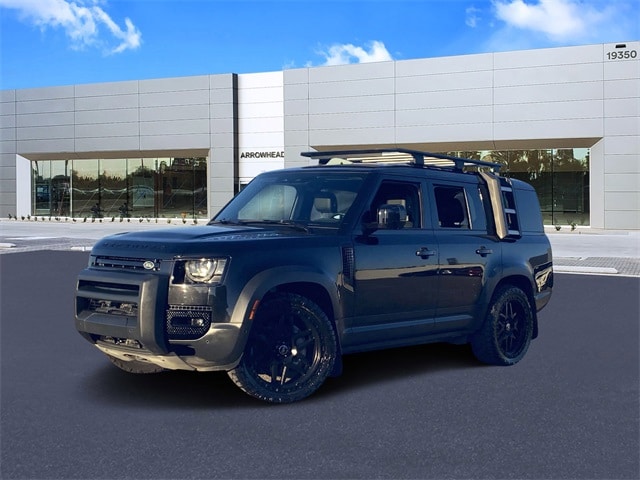 2023 Land Rover Defender SE's photo