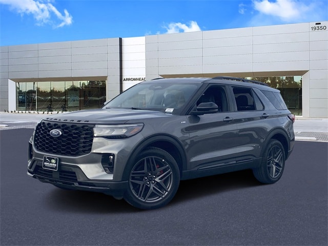 2025 Ford Explorer ST-LINE's photo