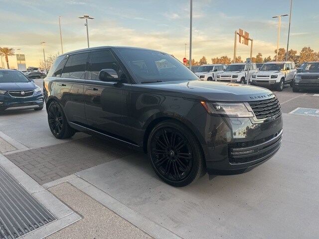 2024 Land Rover Range Rover SE photo 4