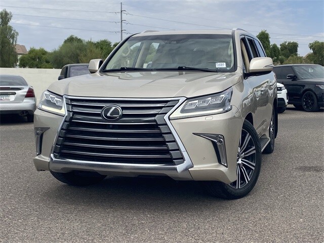 2020 Lexus LX 570 Premium photo 3