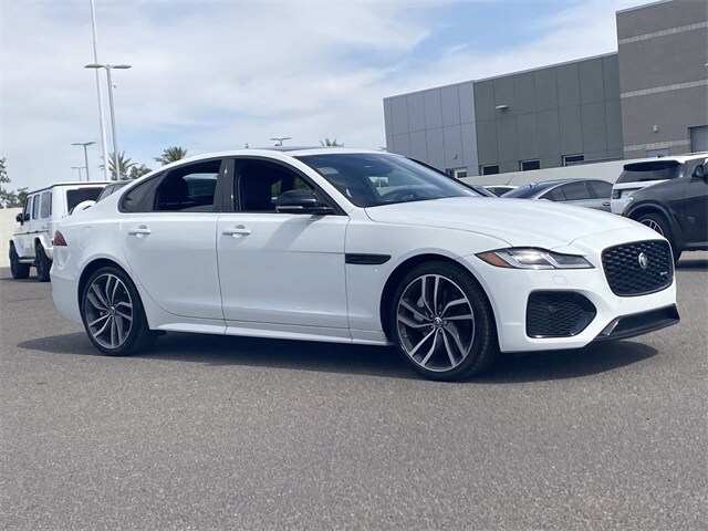 2024 Jaguar XF P300 R-Dynamic SE photo 4