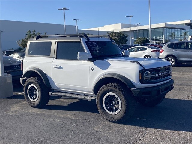2022 Ford Bronco Outer Banks photo 3