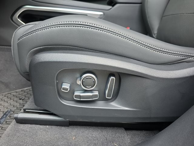 2026 Jaguar F-Pace R-Dynamic S - Photo 16