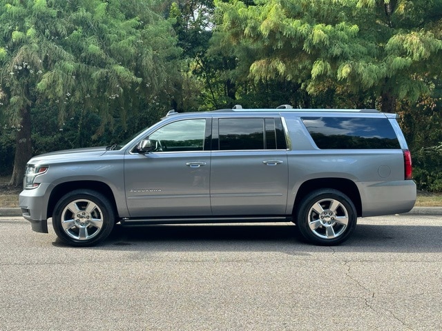 Used 2018 Chevrolet Suburban Premier with VIN 1GNSKJKC3JR284258 for sale in Memphis, TN