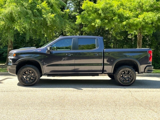 Used 2022 Chevrolet Silverado 1500 ZR2 with VIN 3GCUDHEL3NG670474 for sale in Memphis, TN