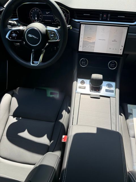 2026 Jaguar F-Pace R-Dynamic S - Photo 16