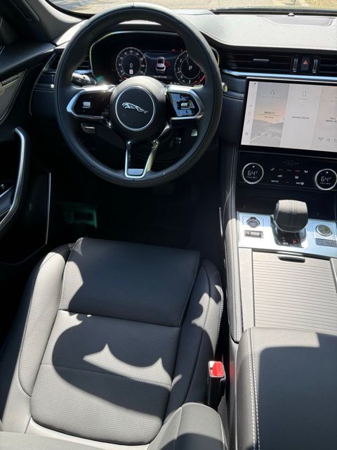 2026 Jaguar F-Pace R-Dynamic S - Photo 14