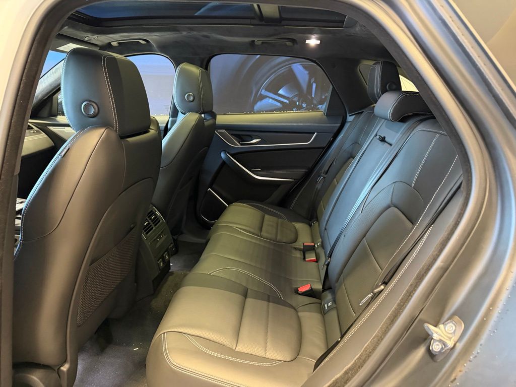 2026 Jaguar F-Pace R-Dynamic S - Photo 9