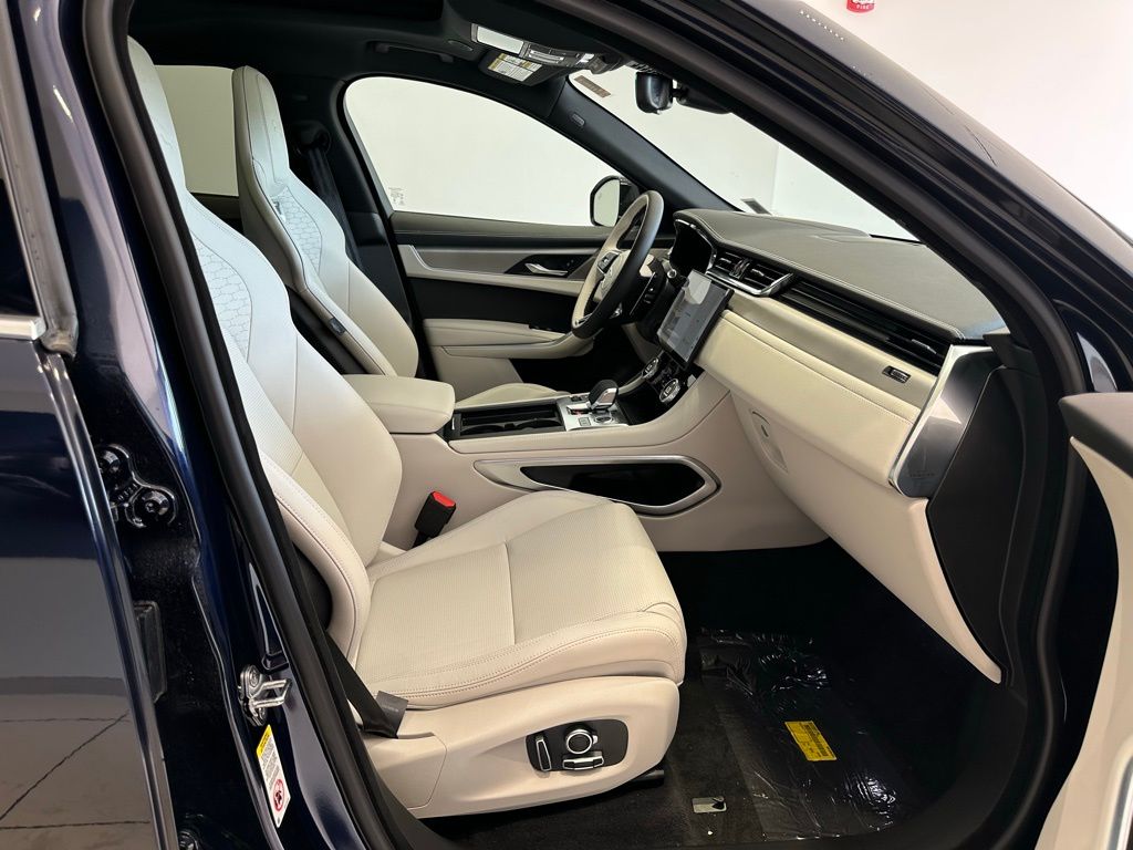2026 Jaguar F-Pace R-Dynamic S - Photo 17