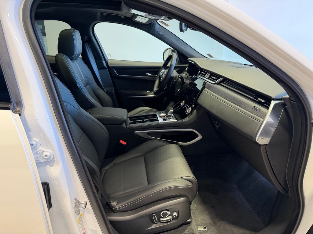 2026 Jaguar F-Pace R-Dynamic S - Photo 14