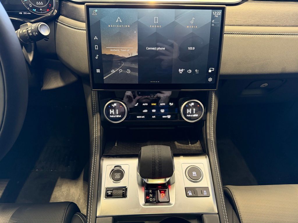 2026 Jaguar F-Pace R-Dynamic S - Photo 19