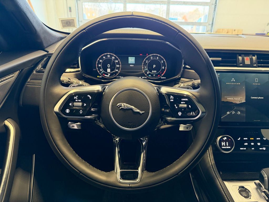 2026 Jaguar F-Pace R-Dynamic S - Photo 17