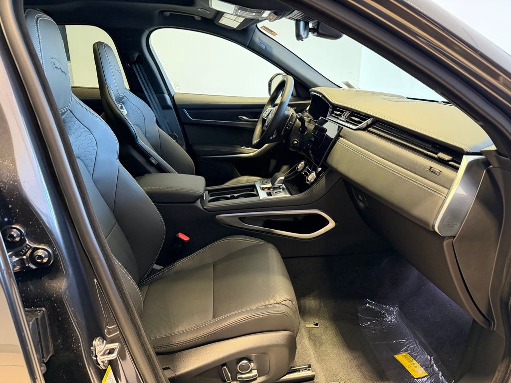 2026 Jaguar F-Pace R-Dynamic S - Photo 13