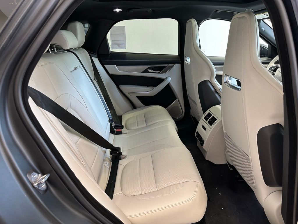 2026 Jaguar F-Pace R-Dynamic S - Photo 16