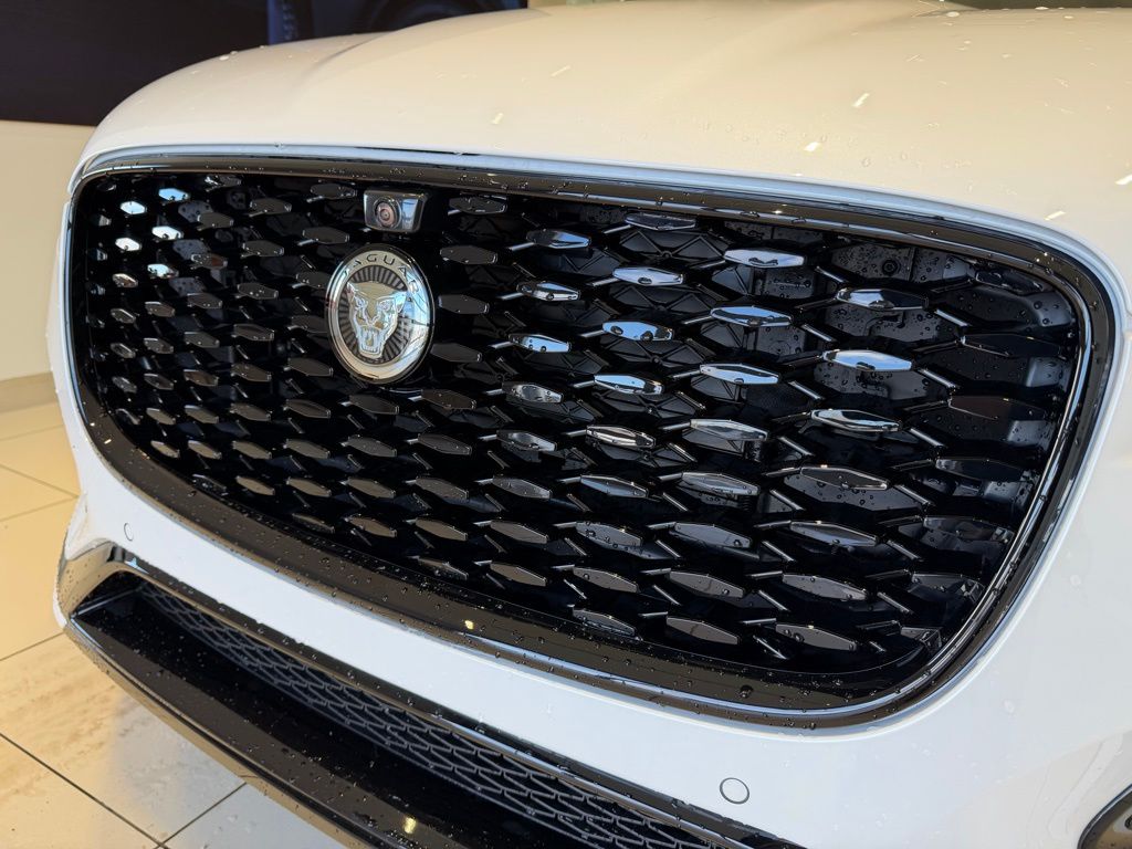 2026 Jaguar F-Pace R-Dynamic S - Photo 6