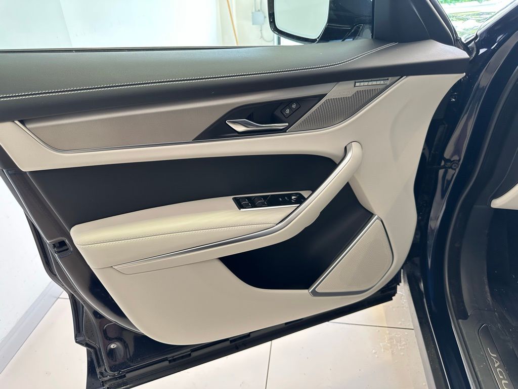 2026 Jaguar F-Pace R-Dynamic S - Photo 25