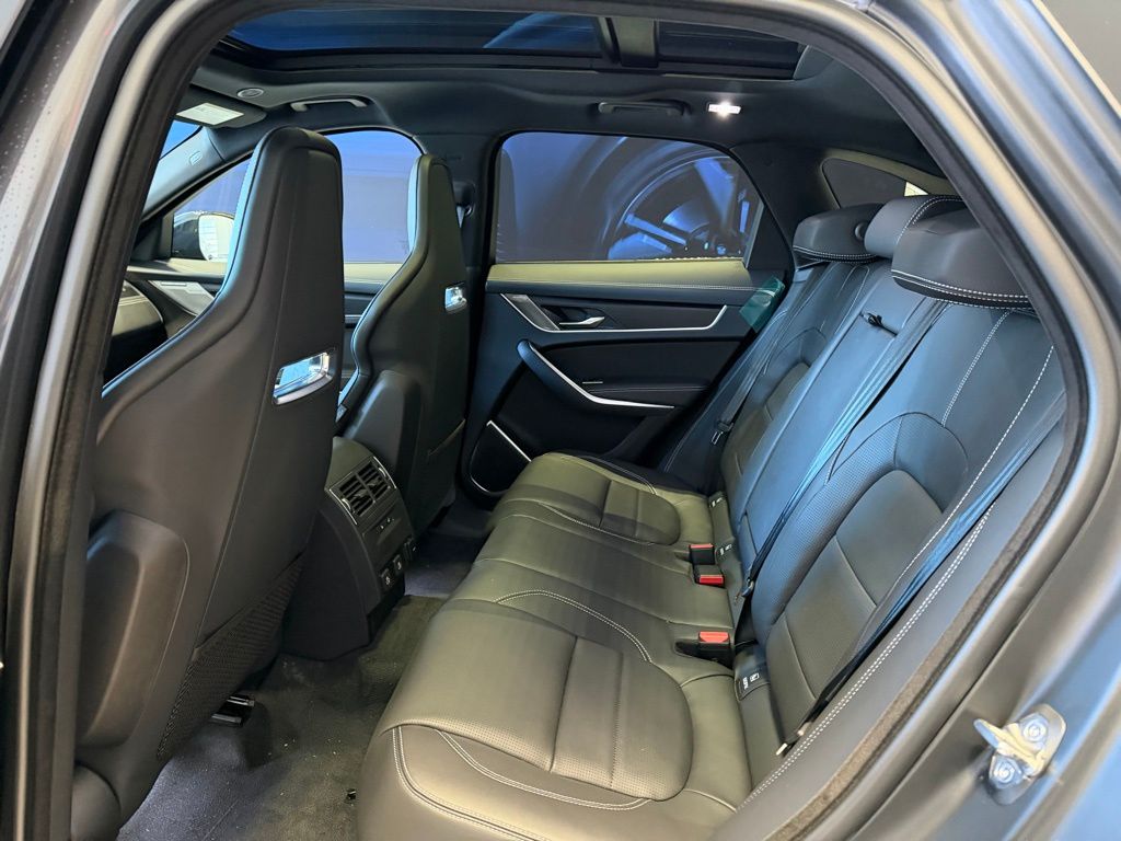 2026 Jaguar F-Pace R-Dynamic S - Photo 9