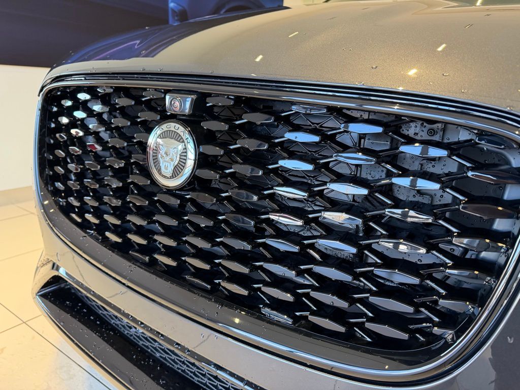 2026 Jaguar F-Pace R-Dynamic S - Photo 6