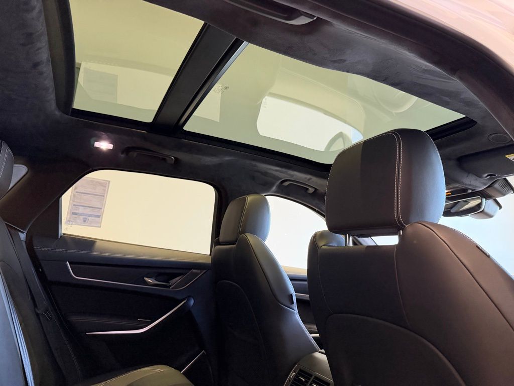 2026 Jaguar F-Pace R-Dynamic S - Photo 13