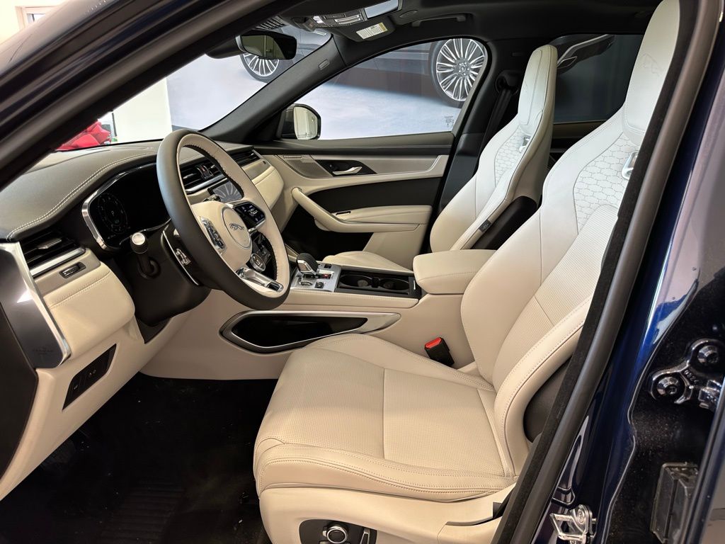 2026 Jaguar F-Pace R-Dynamic S - Photo 11