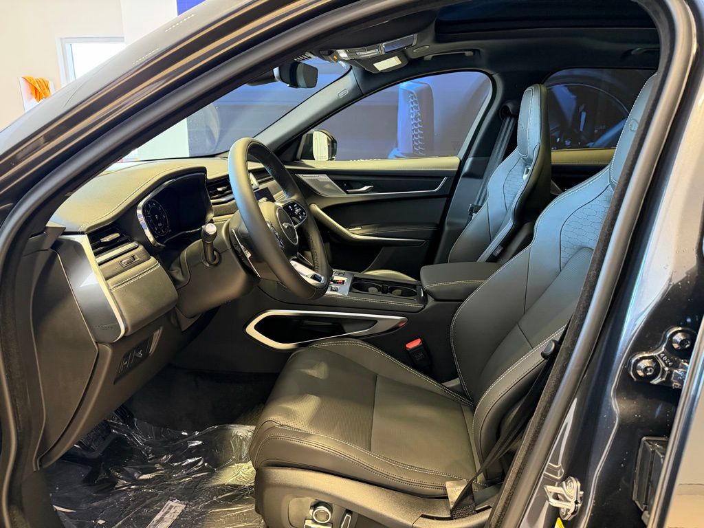 2026 Jaguar F-Pace R-Dynamic S - Photo 8