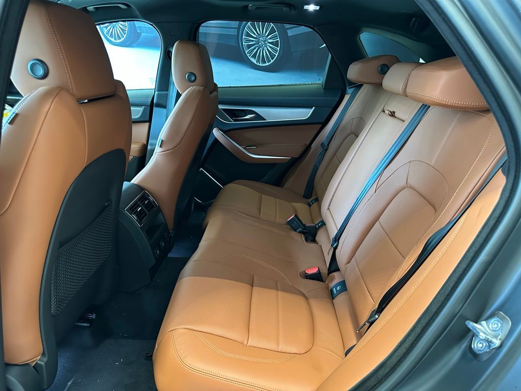 2026 Jaguar F-Pace R-Dynamic S - Photo 9