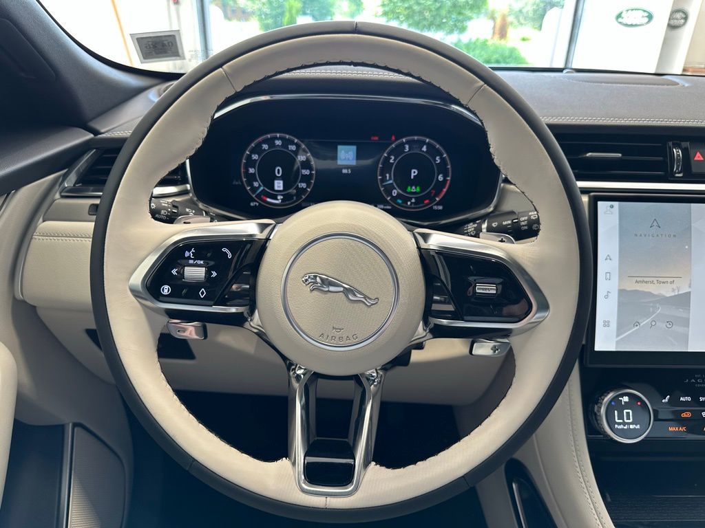 2026 Jaguar F-Pace R-Dynamic S - Photo 19