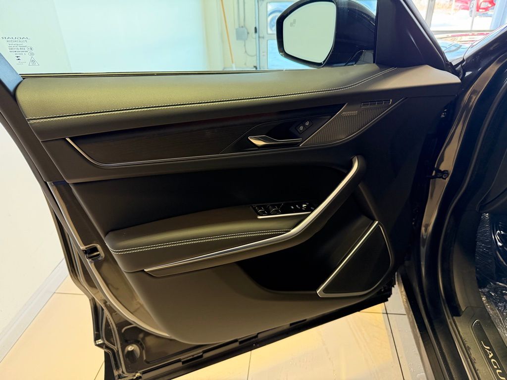 2026 Jaguar F-Pace R-Dynamic S - Photo 21
