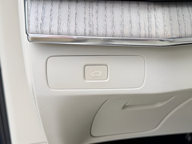 2023 Volvo XC90 Core - Photo 17