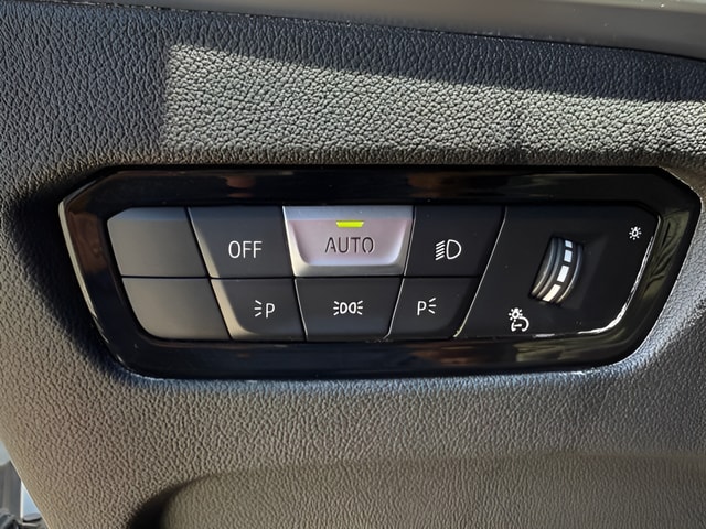 2026 BMW 3 Series 330i - Photo 18