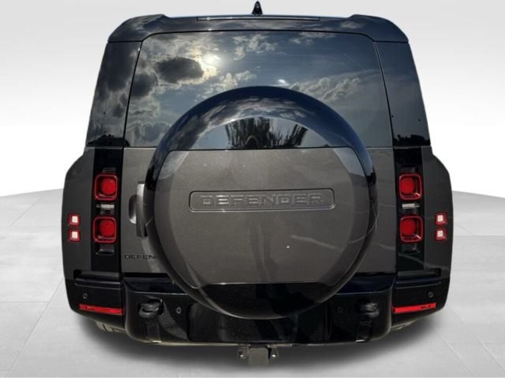 Used 2024 Land Rover Defender 130 X-Dynamic SE SUV