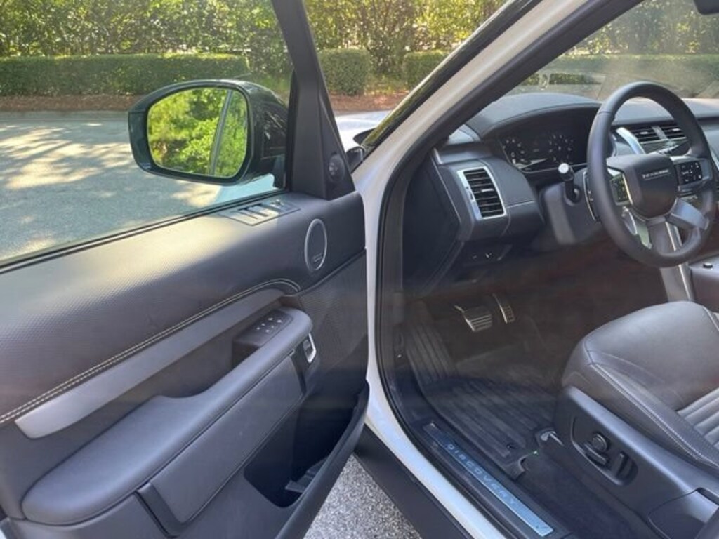 Used 2025 Land Rover Discovery P300 Dynamic SE SUV