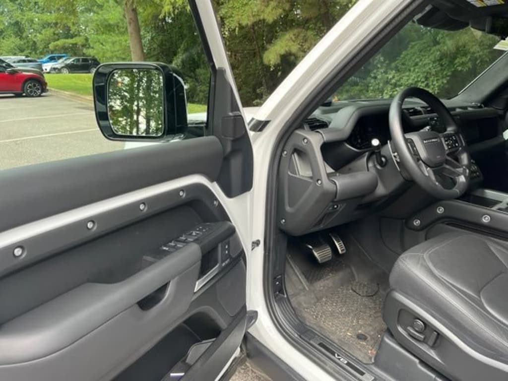 Used 2025 Land Rover Defender 110 V8 SUV