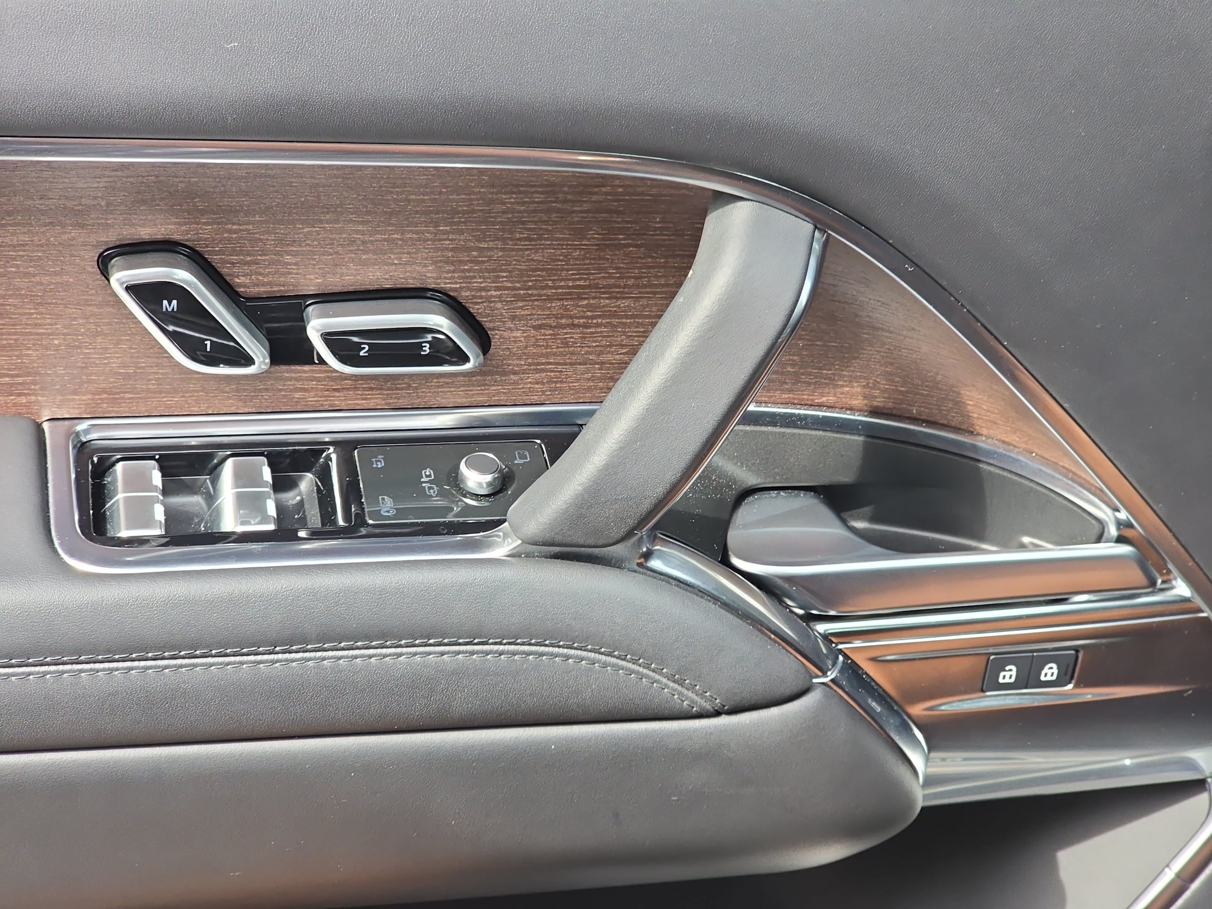 2023 Land Rover Range Rover SE - Photo 29