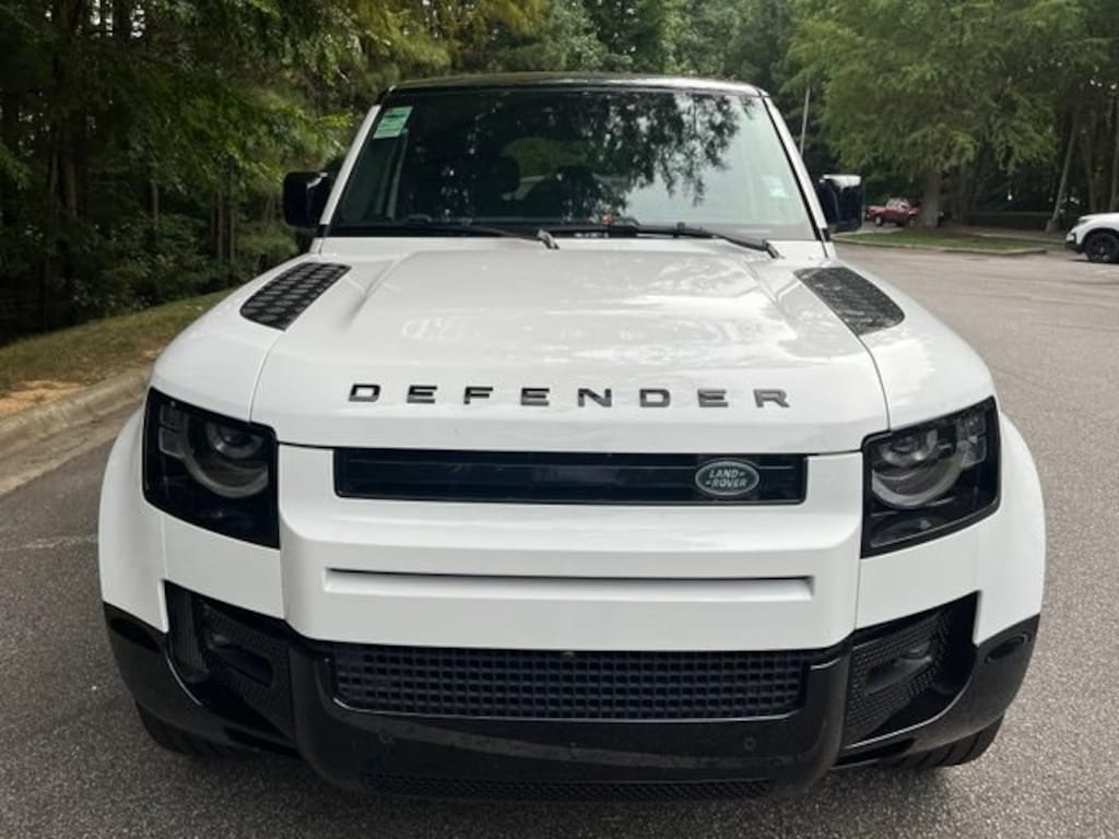 Used 2025 Land Rover Defender 110 V8 SUV