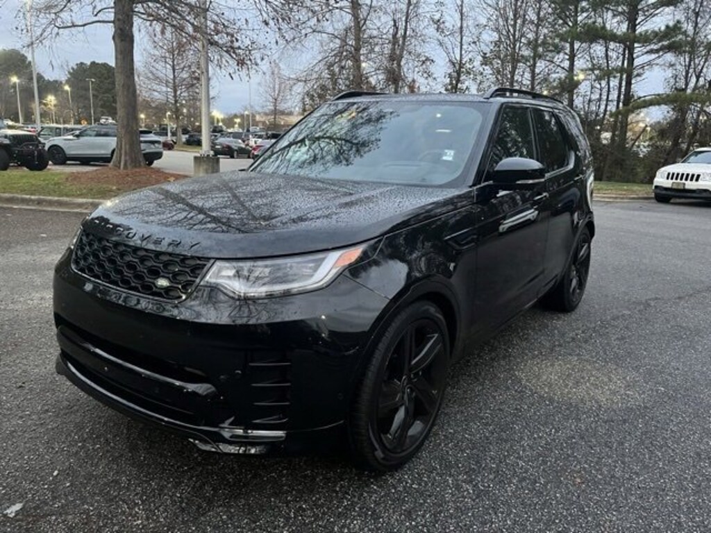 Used 2025 Land Rover Discovery P300 Dynamic SE SUV
