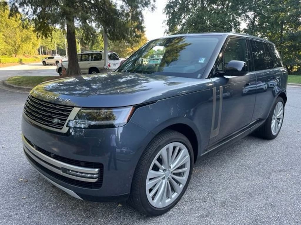 Used 2025 Land Rover Range Rover P400 SE SUV