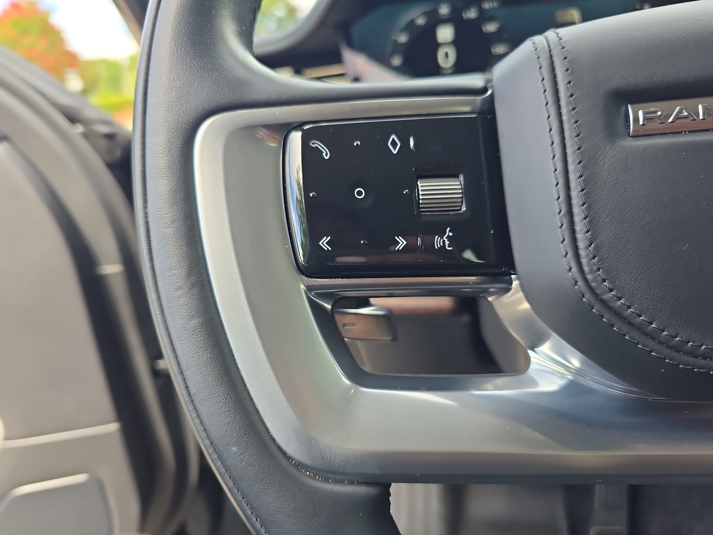 2023 Land Rover Range Rover SE - Photo 17
