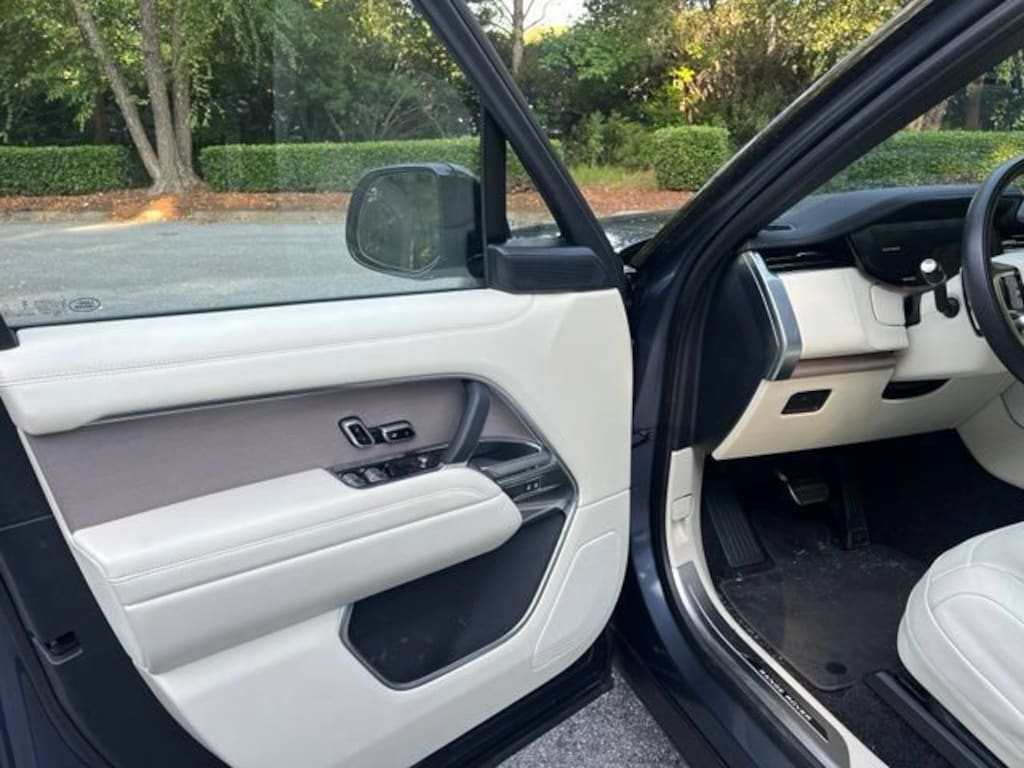 Used 2025 Land Rover Range Rover P400 SE SUV
