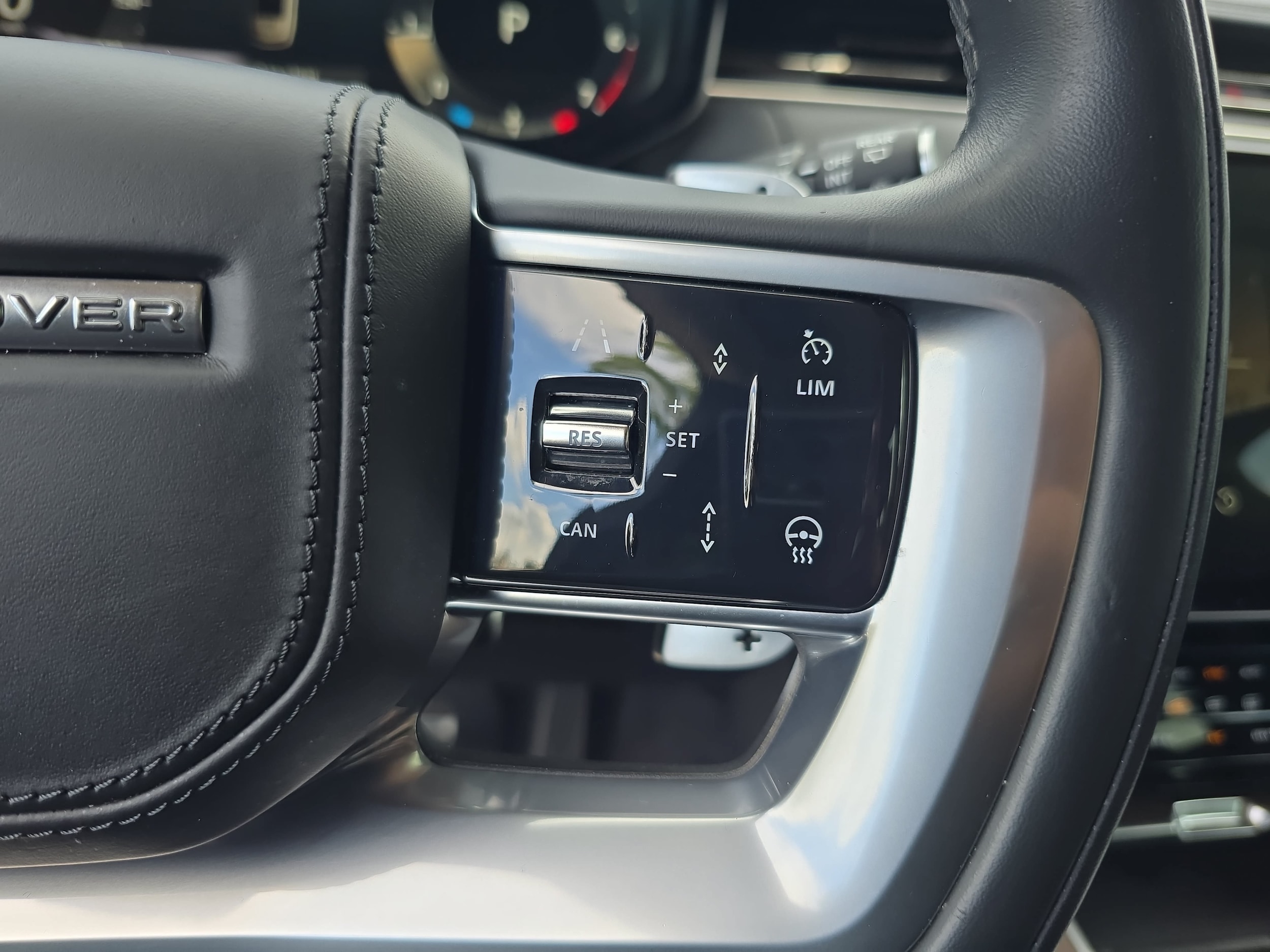 2023 Land Rover Range Rover SE - Photo 18