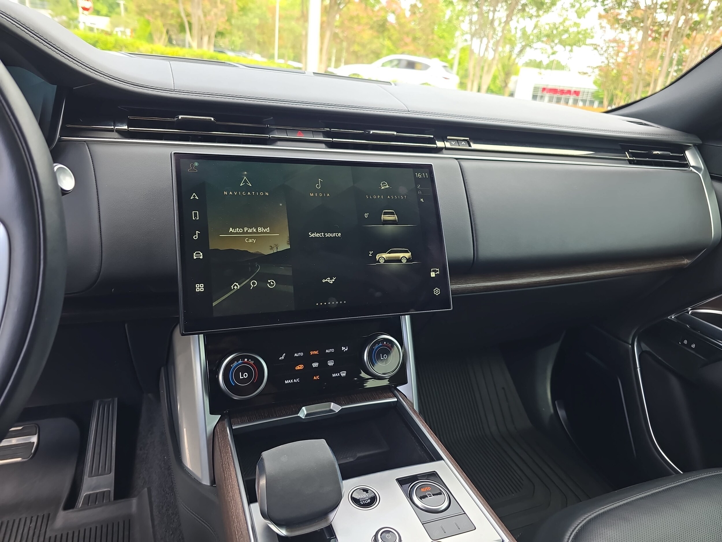 2023 Land Rover Range Rover SE - Photo 20